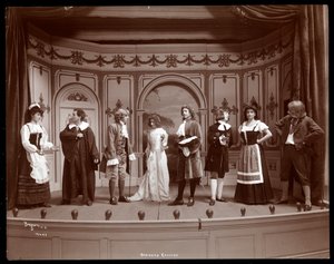 Una scena da una produzione amatoriale di una commedia intitolata Le Medecin Malgre Lui presentata al Barnard College, New York